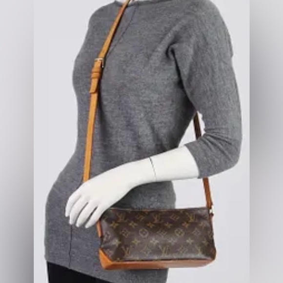 Louis Vuitton Handbags - Authenticated- Vintage Louis Vuitton LV Trotter Bag - adjustable strap